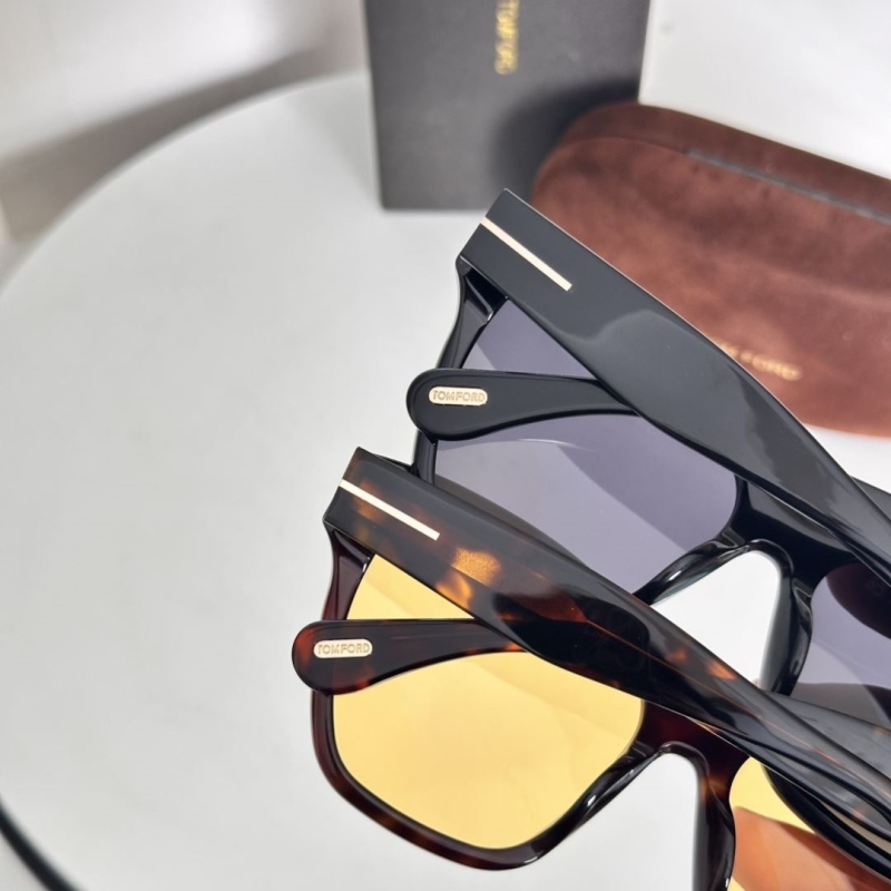 TOM FORD